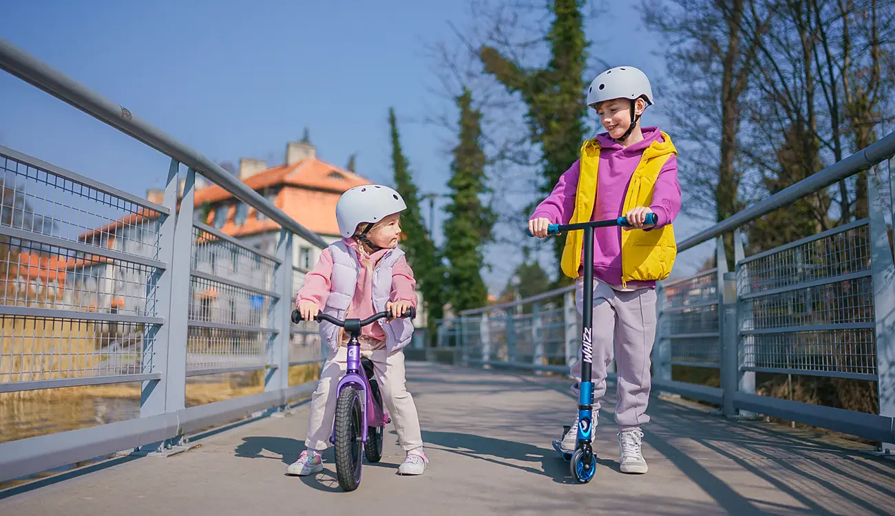 velo ķivere bērniem lionelo bērni ar velo un ķiverēm